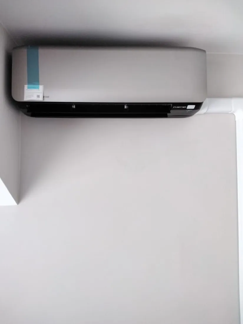 Design wandunit airco gemonteerd in een woonruimte